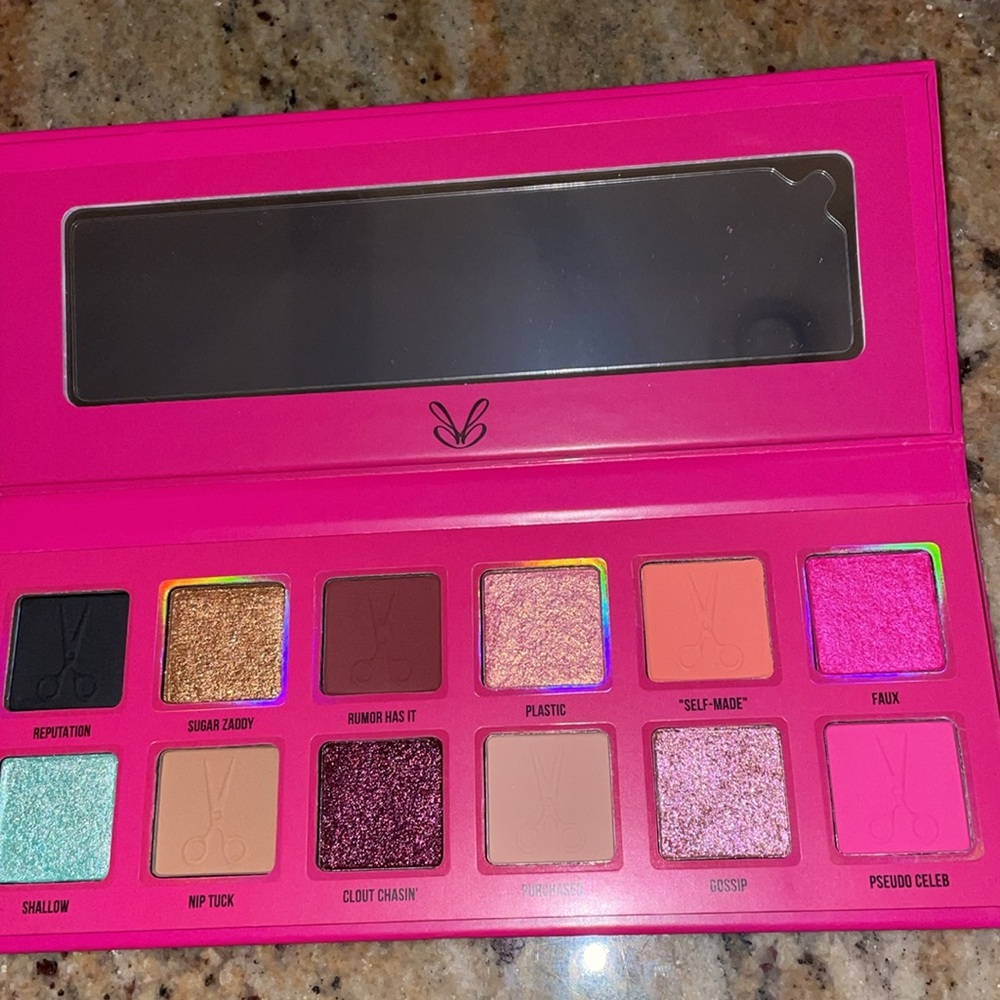 Brand New BLEND BUNNY COSMETICS ~ PLASTIC EYESHADOW PALETTE - Picture 5 of 5